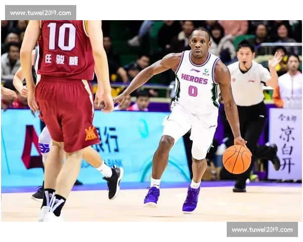 美高怪物内线庆祝太狂放,险些撞飞队友!